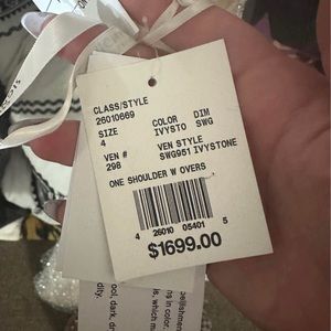 Brand new wedding dress only tried on